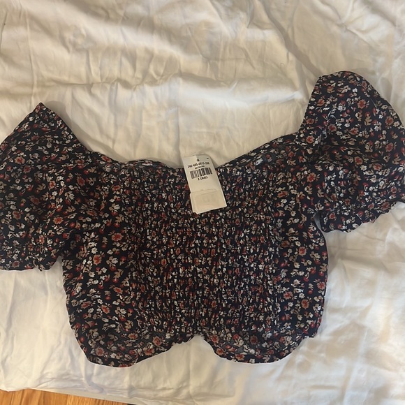 Holister Mini crop top - Picture 2 of 3